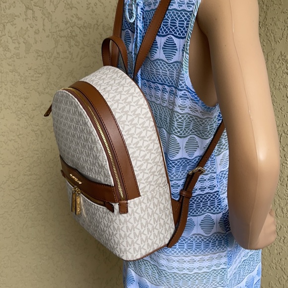 MICHAEL KORS Kenly Medium Backpack Signature Vanilla Bag - Picture 14 of 16